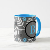 Trendy Blue und Grau Floral Monogram Tasse (VorderseiteRechts)
