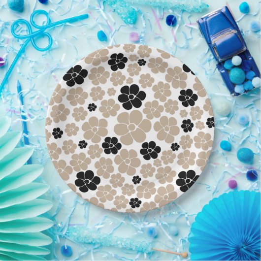 Trendy Blume Muster in Taupe, Black und White Pappteller (Party)