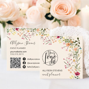 Trendy Boho Blumen-Event-Planer Logo qr Code Quadratische Visitenkarte
