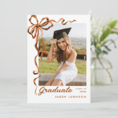 Trendy Boho Bow Ribbon 5 FOTO Graduation Party Einladung (Stehend Vorderseite)