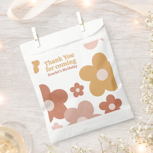 Trendy Boho Daisies Geschenktütchen (Ausgeschnitten)