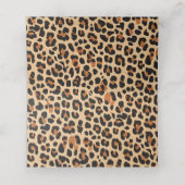 Trendy Bold Brown und Beige Leopard Print Pattern Platzkarte (Innenseite Aufgefaltet)