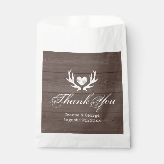 Trendy Braunholz Landschick Hirsche-Voralpenhochze Geschenktütchen (Vorderseite)