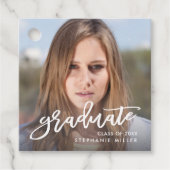 Trendy Brush Script Foto Graduate Abschluss Geschenkanhänger (Vorderseite)