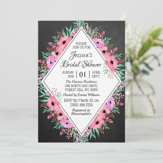 Trendy Chalkboard Blume Brautparty Einladung (Stehend Vorderseite)