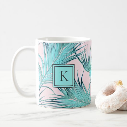 Trendy Chic Coastal Palms Muster mit Monogramm Kaffeetasse (Mit Donut)