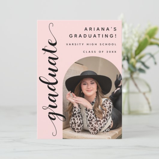 Trendy Chic Script Abschluss Open House Einladung (Stehend Vorderseite)