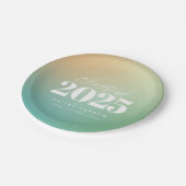 Trendy Class of 2024 Green Gradient Abschluss Pappteller (Schrägansicht)