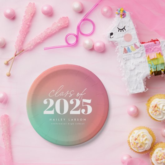 Trendy Class of 2024 Pink Gradient Abschluss Pappteller (Party)
