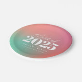 Trendy Class of 2024 Pink Gradient Abschluss Pappteller (Schrägansicht)