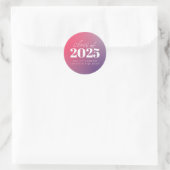 Trendy Class of 2024 Pink Gradient Abschluss Runder Aufkleber (Tasche)