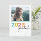 Trendy Colorful Letings Modernes Grad Party Einladung (Stehend Vorderseite)