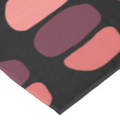 Trendy Coral Pink Circular Künstlerisch Geometric  Tischdecke (Schrägansicht)