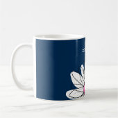 Trendy Daisy Floral Illustration - Marine und Rosa Kaffeetasse (Links)