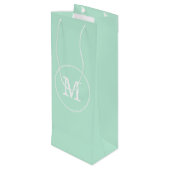 Trendy Elegant Mint Green Template White Monogram Geschenktüte Für Weinflaschen (Rückseite Schrägansicht)
