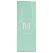 Trendy Elegant Mint Green Template White Monogram Geschenktüte Für Weinflaschen (Vorderseite)
