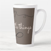 Trendy Enjoy The Little Things Brownish Script Milchtasse (Rechts)