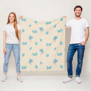 Trendy Eukalyptus-Blätter auf Buttercreme Fleecedecke
