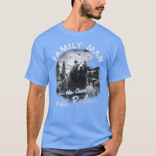 Trendy Family Man trägt seine Höhle Premium seiner T-Shirt