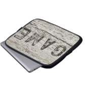 Trendy GAME graviert Rustikales Holz Laptopschutzhülle (Vorne Knopf)