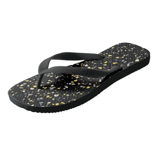 Trendy Geometric Yellow Black Terrazzo Badesandalen (Schrägansicht)