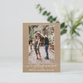 Trendy Getting Married Kraft Save the Date Postkarte (Stehend Vorderseite)
