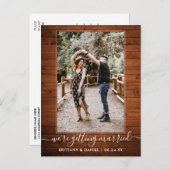 Trendy Getting Married Rustic Wood Save the Date Postkarte (Vorne/Hinten)