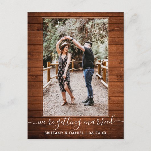 Trendy Getting Married Rustic Wood Save the Date Postkarte (Vorderseite)