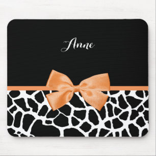 Trendy Giraffe Animal Print Orange Bow mit Namen Mousepad