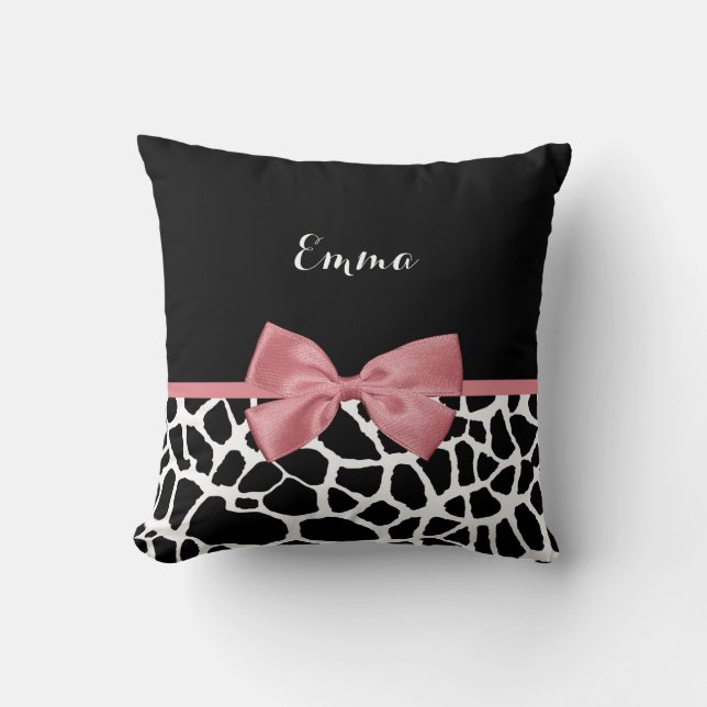 Trendy Giraffe Print Rosy Pink Bow mit Namen Kissen (Vorderseite)