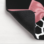 Trendy Giraffe Print Rosy Pink Bow mit Namen Mousepad (Ecke)