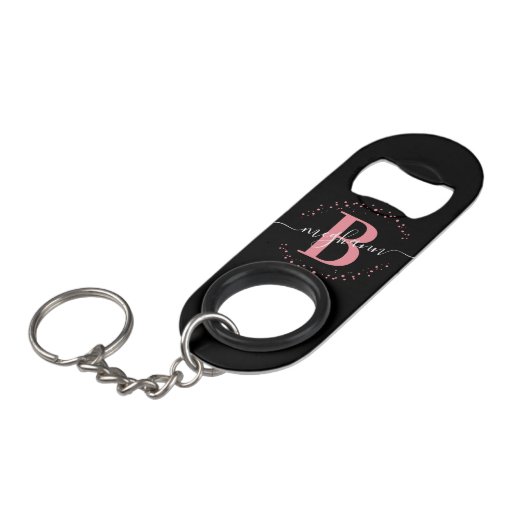 Trendy Girly Pink Black Name Script Mit Monogramm Mini Flaschenöffner (Vorderseite Schrägansicht)