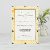 Trendy Gold Honeycomb Bee Birthday Einladung (Stehend Vorderseite)