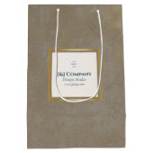 Trendy Gold Texture Logo Mittlere Geschenktüte (Rückseite)