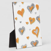 Trendy grau-orangefarbene Herzklammerung Geschenke Fotoplatte (Seite)