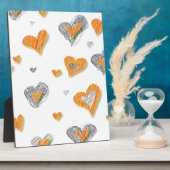 Trendy grau-orangefarbene Herzklammerung Geschenke Fotoplatte (Seite)