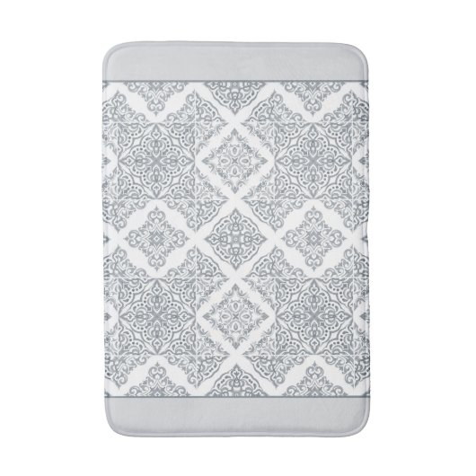 Trendy Gray and White Spanish Tiles Pattern Badematte (Vorderseite Vertikal)