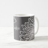 Trendy Gray White Blume Name Kaffeetasse (VorderseiteRechts)