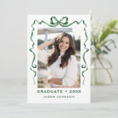 Trendy Green Bow Ribbon 4 FOTO Graduation Party Einladung (Stehend Vorderseite)