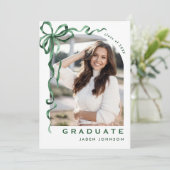Trendy Green Bow Ribbon 4 FOTO Graduation Party Einladung (Stehend Vorderseite)
