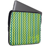 Trendy Green Zickzack Zigzag Custom Monogram Laptopschutzhülle (Vorne Rechts)