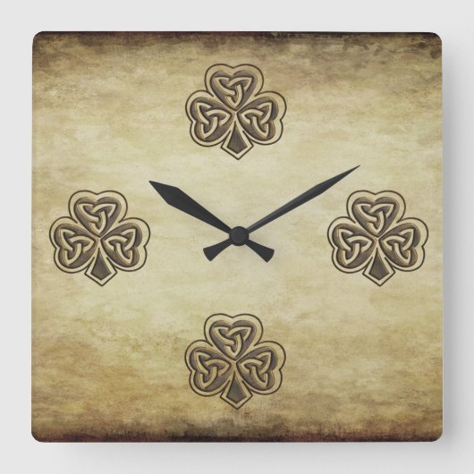 Trendy Grundge Irish Glück Kleeblatt Quadratische Wanduhr (Vorderseite)