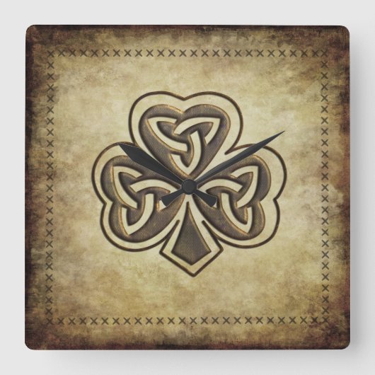 Trendy Grundge Irish Glück Kleeblatt Quadratische Wanduhr (Vorderseite)