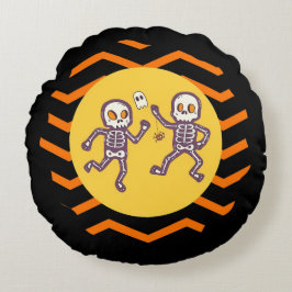 Trendy Halloween Spooky Dancing Skeletts Rundes Kissen