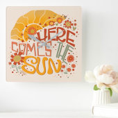 Trendy Hier kommt die Sun Quote Inspirivity Clock Quadratische Wanduhr