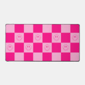 Trendy Hot Pink Checkered & Retro Happy Lächeln Schreibtischunterlage (Vorderseite)