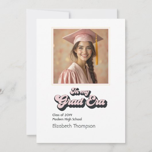 Trendy in My Grad Äa Abschluss Foto Ankündigung (Vorderseite)