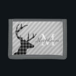 Trendy Kariertes Hirsch und Graustreifen Personali Tri-fold Geldbeutel<br><div class="desc">Stilvolles kariertes Hirschprofil und graue gestreifte Brieftasche mit elegantem Monogramm.</div>