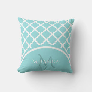 Trendy Large Aqua Quatrefolie Monongram und Name Kissen