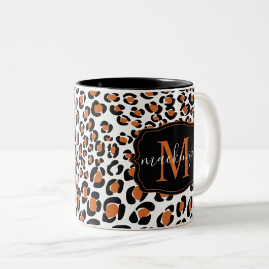 Trendy Leopard Animal Print Pattern Monogram Name Zweifarbige Tasse (VorderseiteRechts)